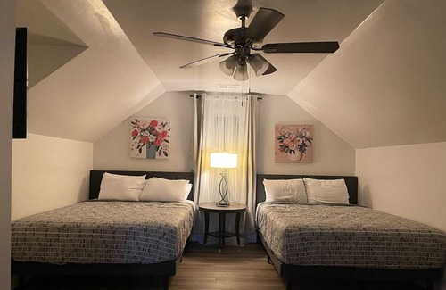 Walnut Grove Haus | 5BR 3 BA over 2,800 sq ft in the heart of Cordova