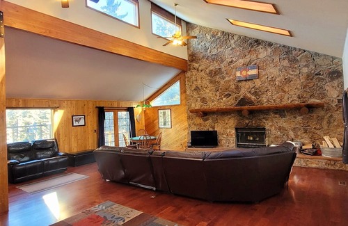 Pine Skihütte | Absynthe Chalet