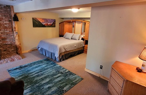 Pine Skihütte | Absynthe Chalet
