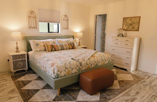 Anderson Island Hütte | The Cottage on Anderson Island- Waterfront stay with beach, views, and fire pit!