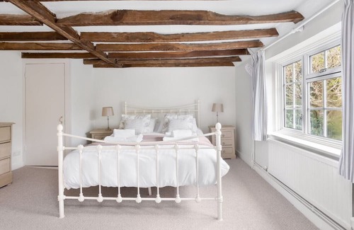 Steyning Haus | The Milkhouse - Baking and wreath making workshops on site