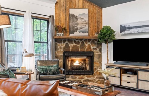 Eagle Mountain Haus | New Cabin in Mtn Community Hot Tub Fire Pit