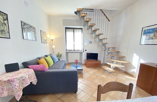 Trezzano Rosa Haus | The Discography, Elegant and Spacious for Groups