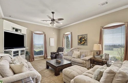 Cecil Haus | King Ranch Equestrian River Valley Estate, conveniently located off Hwy I-40!