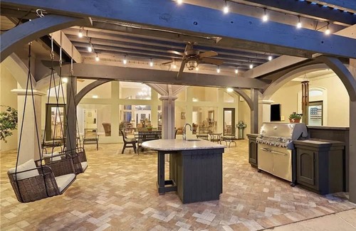 Cecil Haus | King Ranch Equestrian River Valley Estate, conveniently located off Hwy I-40!