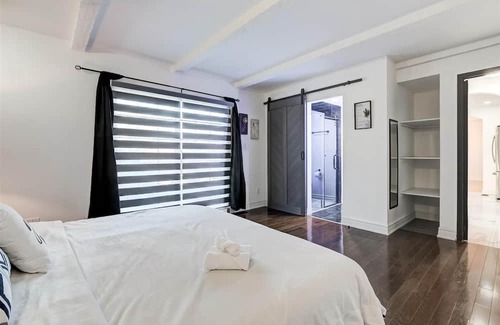 Markham Haus | Cozy home in Markham city where you can gather with family and friends.