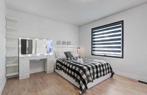 Markham Haus | Cozy home in Markham city where you can gather with family and friends.