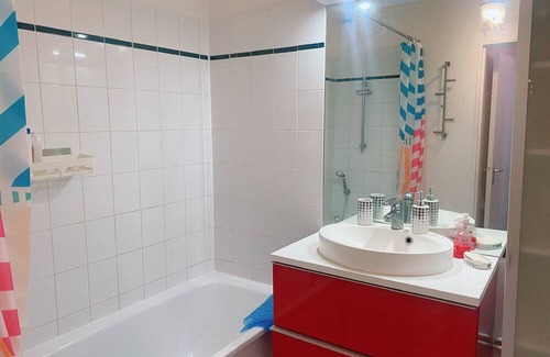 Faubourg de l'Arche Wohnung | Comfortable 50 m² apartment with parking