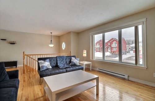 Moncton Haus | Cozy Home in Central Moncton WFH NBCC