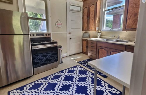 Cumberland Haus | 1910s historic brick home, 2 full baths, mountain views, walkable, pets welcome