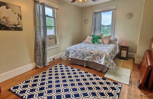 Cumberland Haus | 1910s historic brick home, 2 full baths, mountain views, walkable, pets welcome