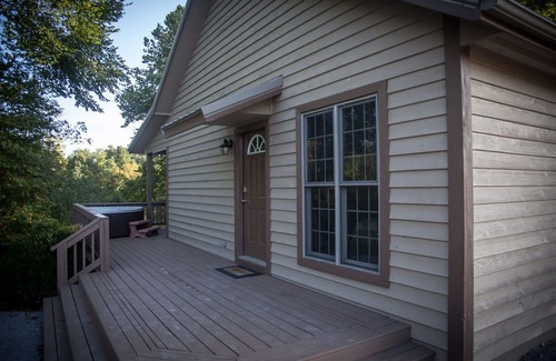 Carbondale Kabine | Hot Tub Cabin- In the Heart of Shawnee Wine Trail