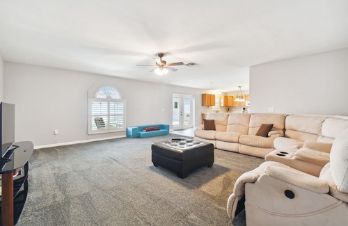 Boyette Haus | Heated pool huge 4 bedroom home welcomes your family and friends!