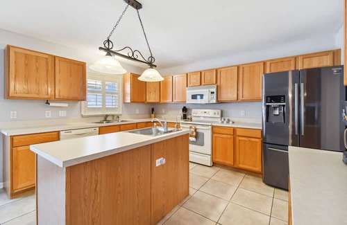 Boyette Haus | Heated pool huge 4 bedroom home welcomes your family and friends!