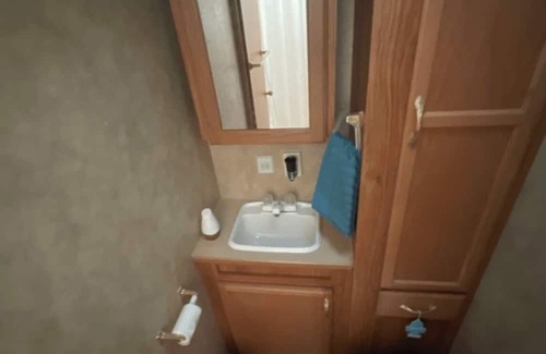 Crystal Falls Wohnmobilvermietung | 2006 Jayco JayFlight- Lakeside Adventures