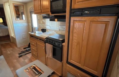 Crystal Falls Wohnmobilvermietung | 2006 Jayco JayFlight- Lakeside Adventures