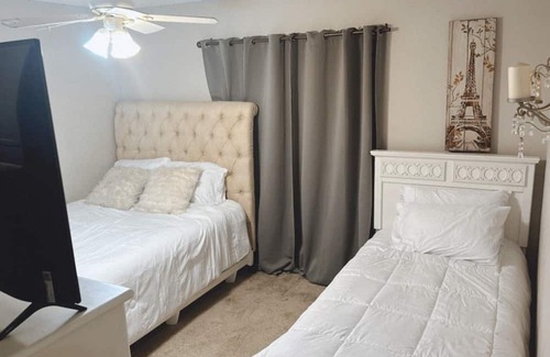 Rhodes Ranch Haus | Luxury Entire House off 215 Freeway & Durango Southwest - Family & Pet Friendly