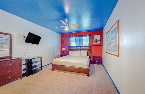 Rogers Ranch Haus | Comfortable home with enclosed yard, furnished patio, & washer/dryer