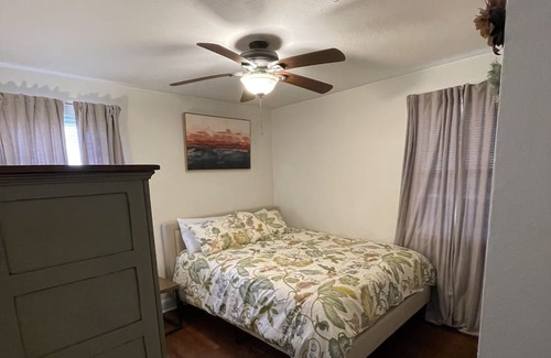 Huntington Haus | ~Cozy 3-Bedroom Bungalow~Near Ritter Park, Downtown, and Marshall University