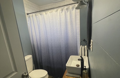 Huntington Haus | ~Cozy 3-Bedroom Bungalow~Near Ritter Park, Downtown, and Marshall University