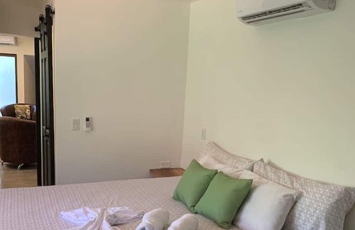 Uvita Kabine | Modern Jungle Cabana#9 - 4 Bedrooms with 2 King, 2 bunk beds and 2 bathrooms!