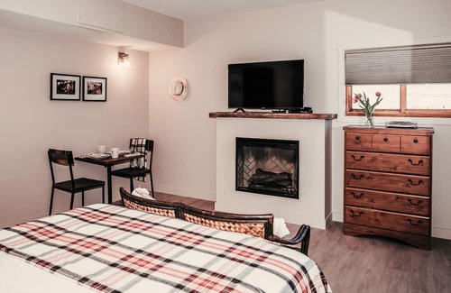 Hinton Wohnung | 🏔 Modern | Cozy | Views | Firepits | Fireplace | Near Jasper National Park ⛰