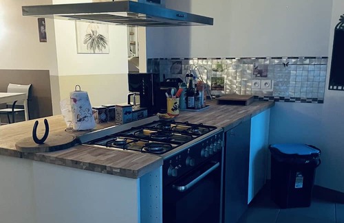 Montluel Haus | Maison Mitoyenne à la Campagne. 3 Chambres. Proche Sortie A46, A432 les Echets