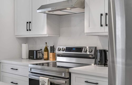Hamilton Haus | Elegant 3BR Home Near Hospitals/Tims Field/QEW