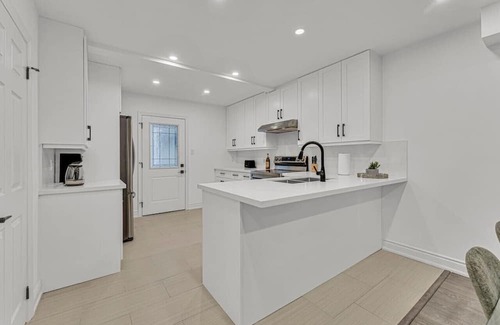 Hamilton Haus | Cozy 6BR Home TiCats/Hospitals/Beach/FirstOntario