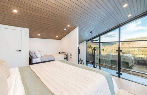 Waterford Kabine | STOKE Luxury Basecamp Cabin with Epic Views next to Poley Mountain