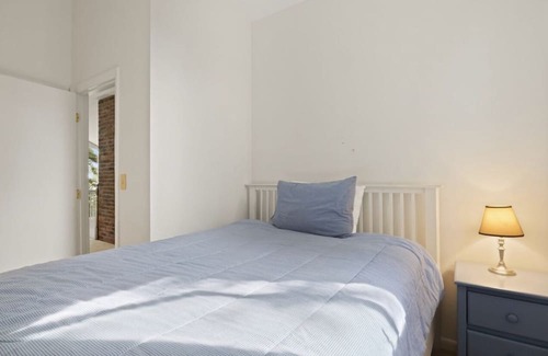 Summersea Haus | On the water with water view! Summersea on Ockway Bay at the end of a cul-de-sac