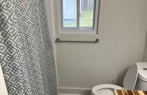 Whitemarsh Island Haus | Charming 2-bedroom house in fabulous Whitemarsh with WiFi, AC Pool and slide.