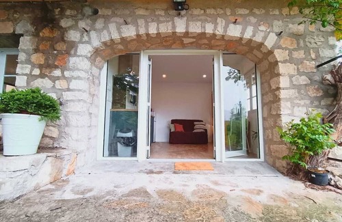 Lodeve Wohnung | Apartment With Garden And View