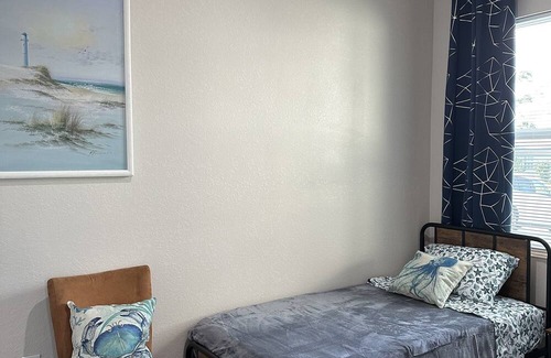 Englewood East Haus | Tropical 3 bedroom10 min to Englewood beach