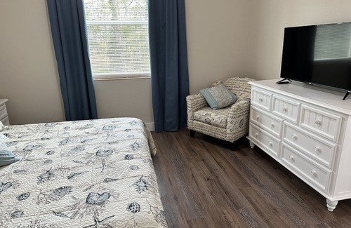 Englewood East Haus | Tropical 3 bedroom10 min to Englewood beach