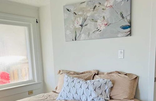 Central Elgin Hütte | Tranquil Coastal Escape, minutes to Port Stanley Beach. Pet-Friendly!