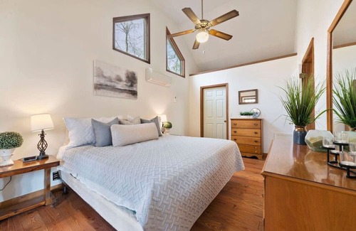 Blairsville Kabine | 8 Cabins! Entire Campground w/ Event Lawn* Sleep30