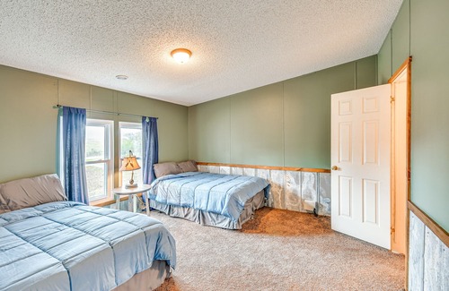 Union Springs Haus | Rustic Union Springs Home w/ Gas Grill + Deck!