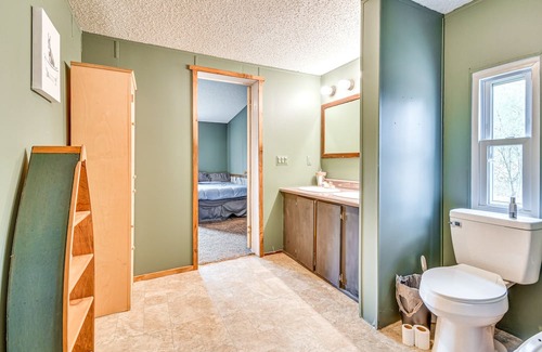 Union Springs Haus | Rustic Union Springs Home w/ Gas Grill + Deck!