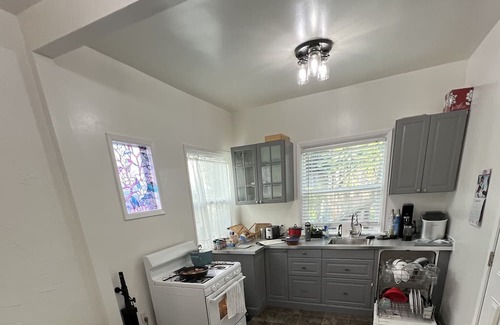 South Berkeley Haus | Beautifully Landscaped Furnished Convenient Berkeley Home