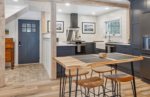 Brownsville Hütte | Vermont LUX stay with Doggy suite