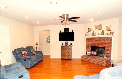 Wylie Haus | Beautiful 5 Bedroom / 3 Bathroom Home in a gorgeous resort type community