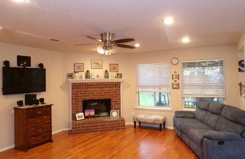 Wylie Haus | Beautiful 5 Bedroom / 3 Bathroom Home in a gorgeous resort type community