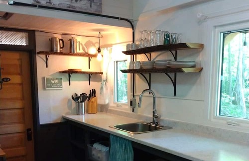 Tay Valley Hütte | WaTERFRoNT TiNY HoUSe NeAR PeRth & an HouR to OttAwA - A Perfect Getaway for Two