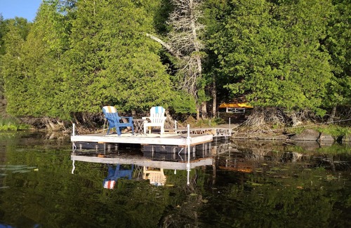 Tay Valley Hütte | WaTERFRoNT TiNY HoUSe NeAR PeRth & an HouR to OttAwA - A Perfect Getaway for Two
