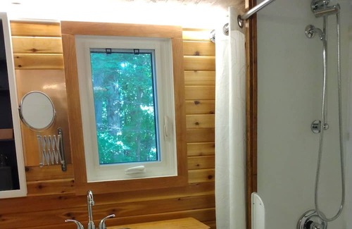 Tay Valley Hütte | WaTERFRoNT TiNY HoUSe NeAR PeRth & an HouR to OttAwA - A Perfect Getaway for Two