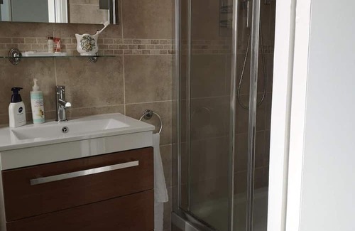 Holland Park Kabine | London/Kensington in suite double room for non smoking female professionals.