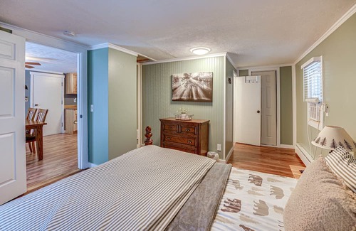 Baldwin Kabine | Charming Baldwin Cabin w/Fenced Yard + Fire Pit!