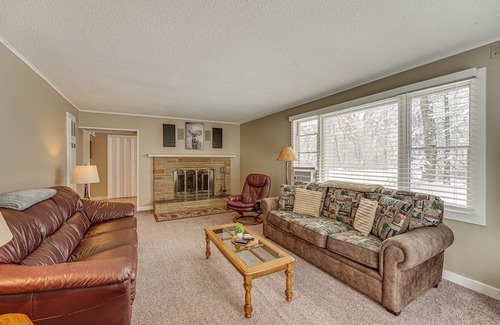 Baldwin Kabine | Charming Baldwin Cabin w/Fenced Yard + Fire Pit!