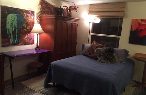 Big Arm Haus | Green Elephant Room at Flathead Lake